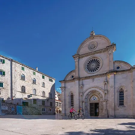 Two-Bedroom Apartment In Sibenik Apartment *